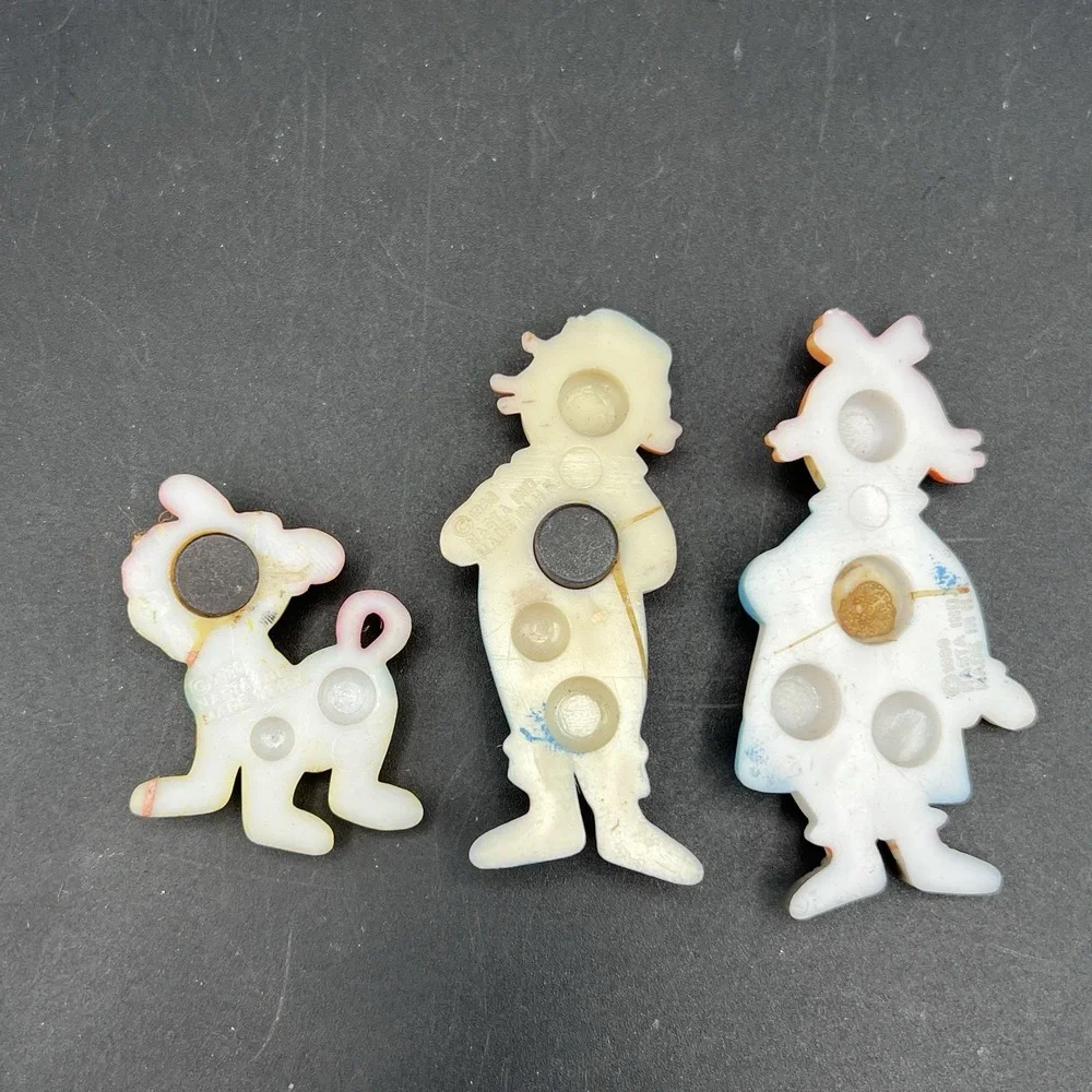 VTG NASTA Raggedy Ann and Andy Arthur Dog Plastic Magnets Set Of 3 ~ Dates 1980